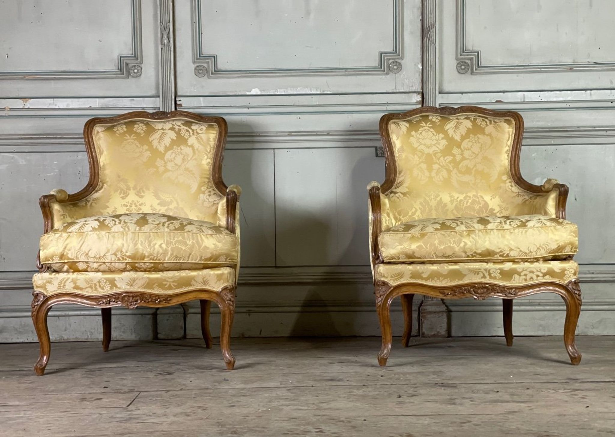 Pair of shepherdesses Louis XV style