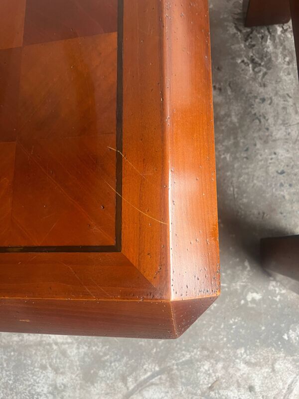 Paire de tables d'appoint années 1970 en parquet à damier — Bois brun noyer chaleureux, motif géométrique
