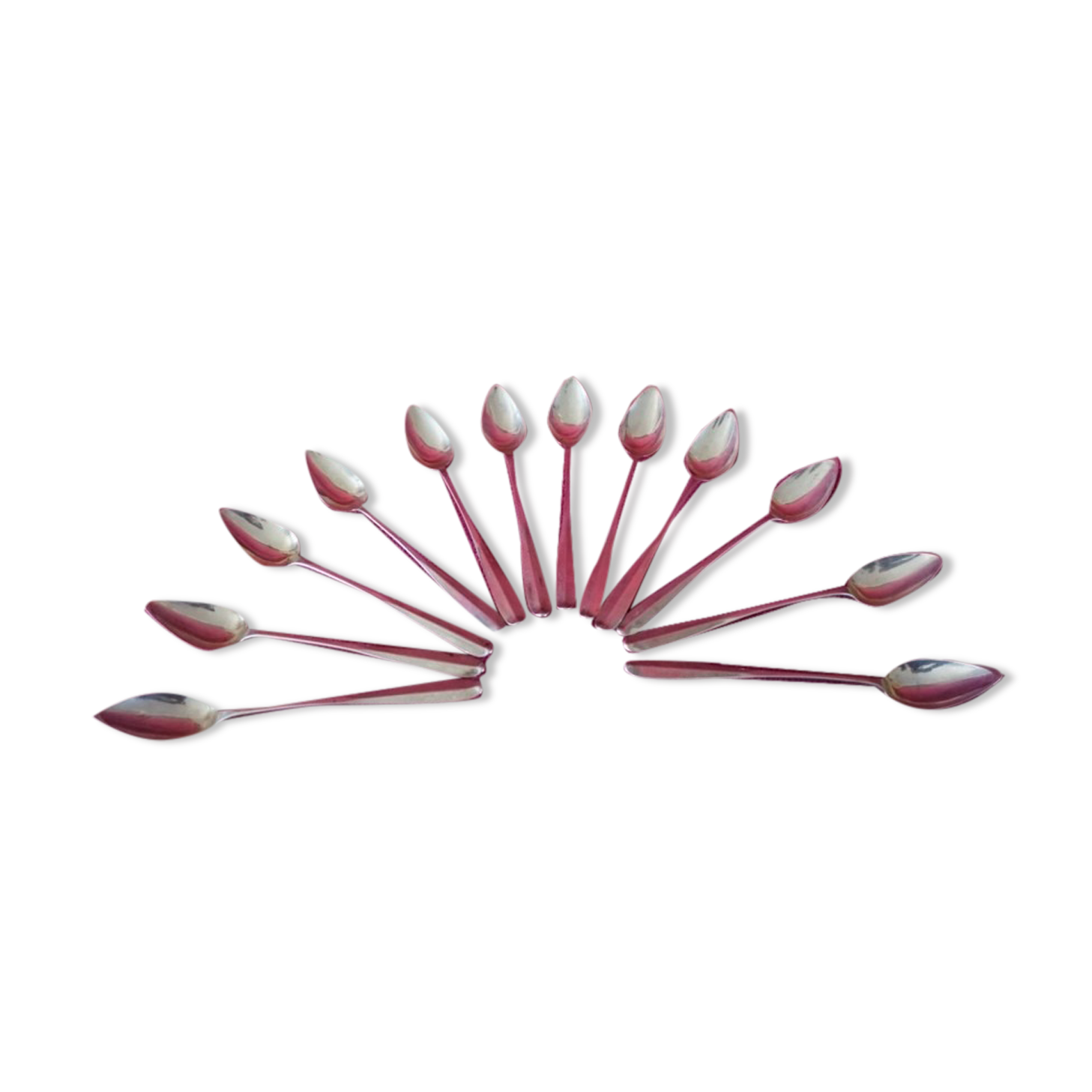 Set of 12 silver teaspoons.