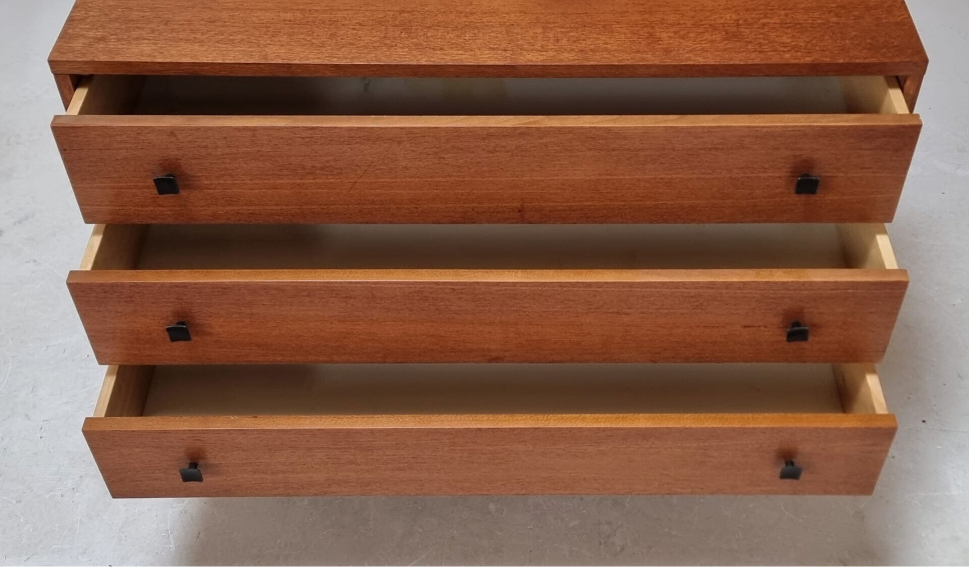 Mid-century drawer cabinet