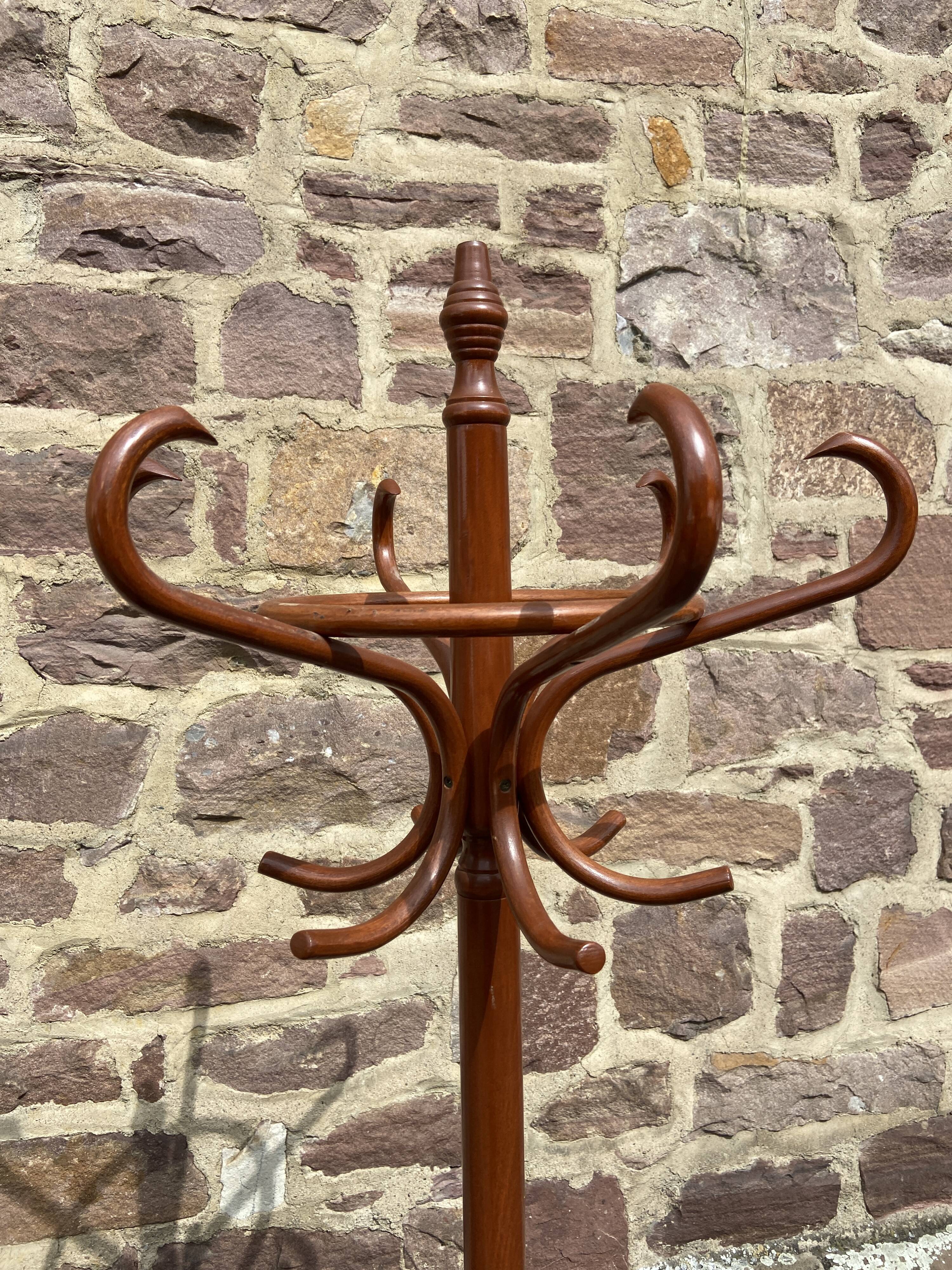 Portemanteau perroquet en bois courbé