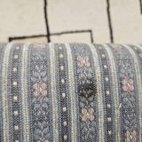 Vintage Knoll style bench with metal legs