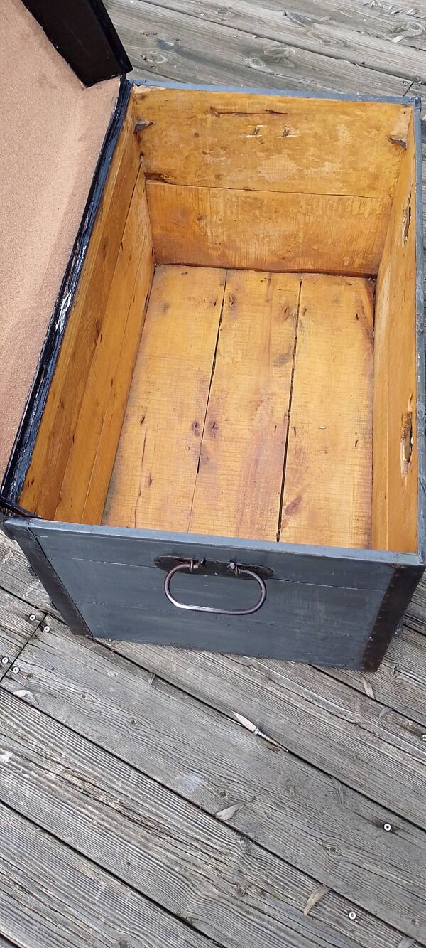 Ancien coffre en bois