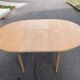 Table à manger scandinave ronde extensible rénovée en teck 1950