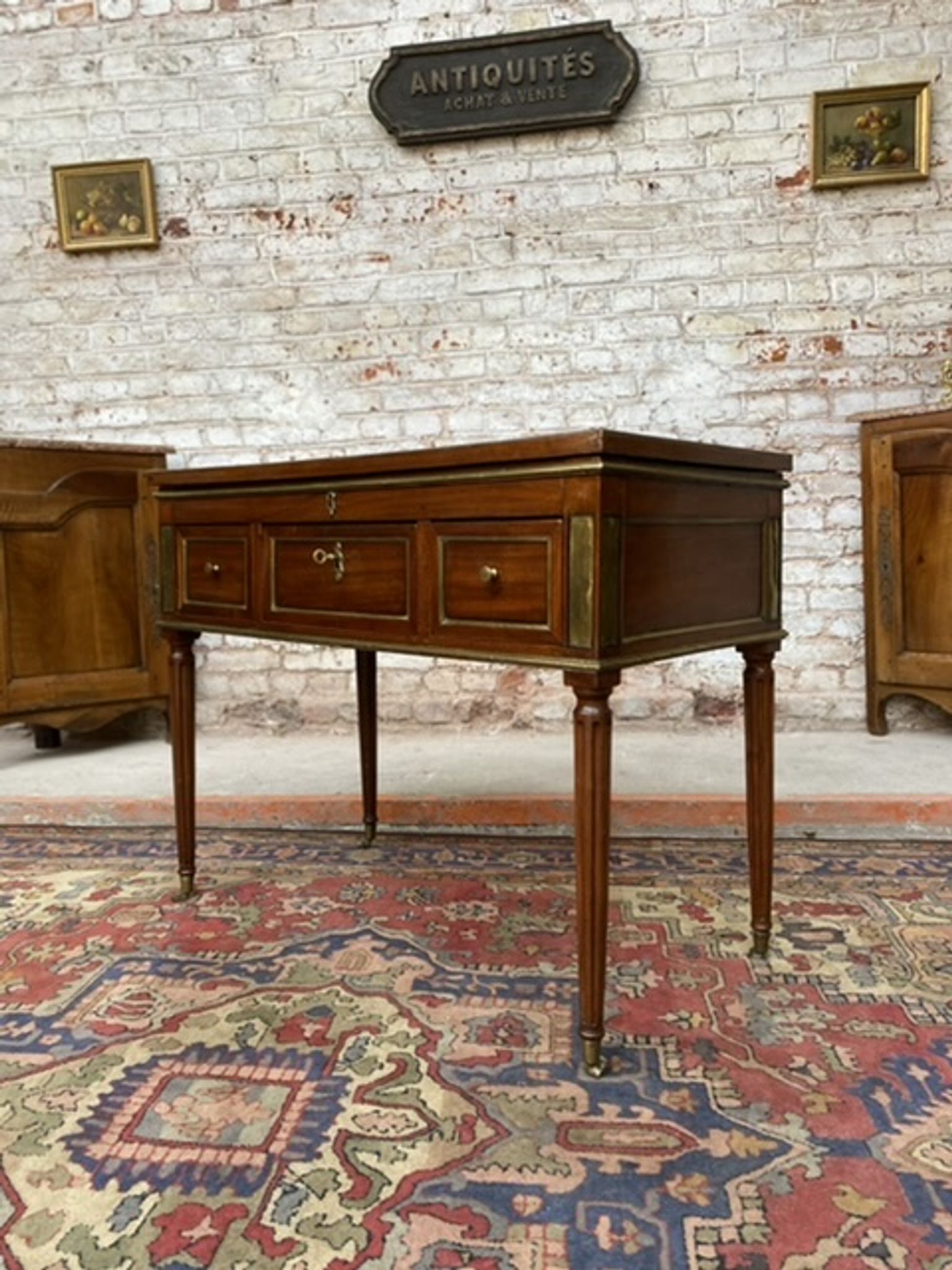 Mahogany dressing table for men stamped Roussens J. I Louis XVI period, 18th century