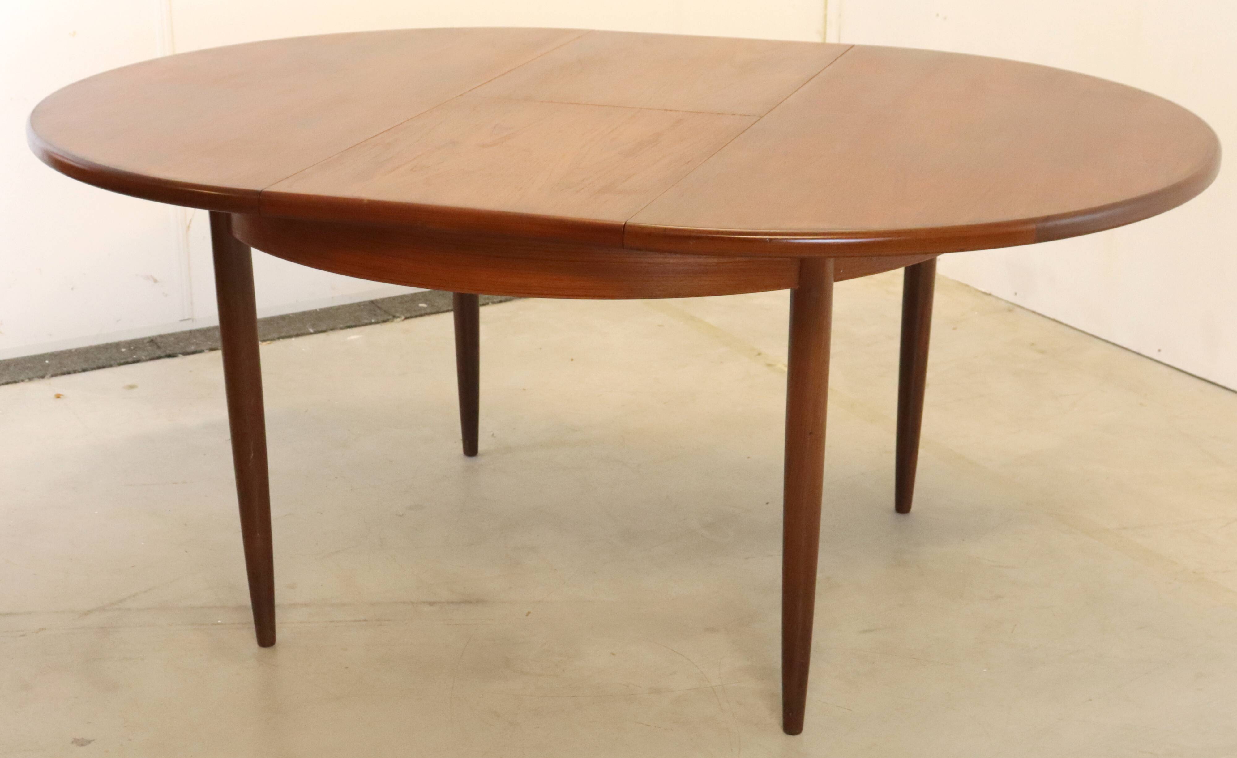 vintage G-Plan ronde eetkamertafel 'Burnstones'