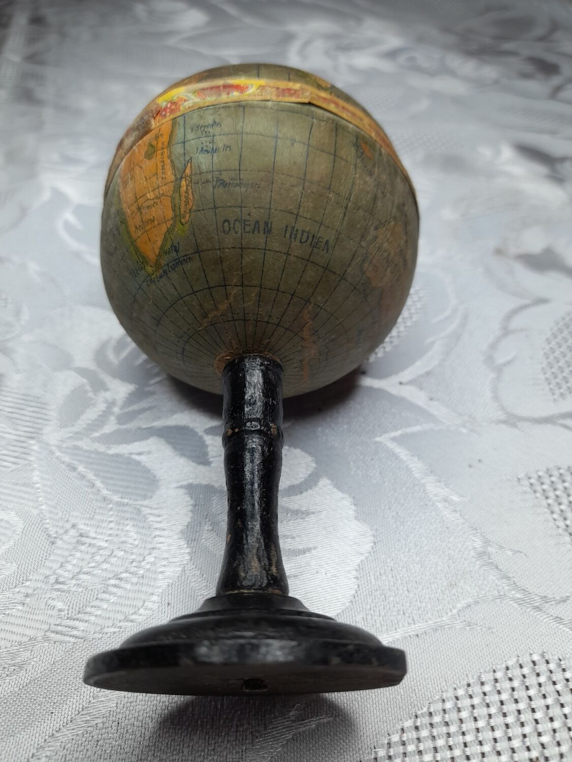Globe terrestre miniature mappemonde