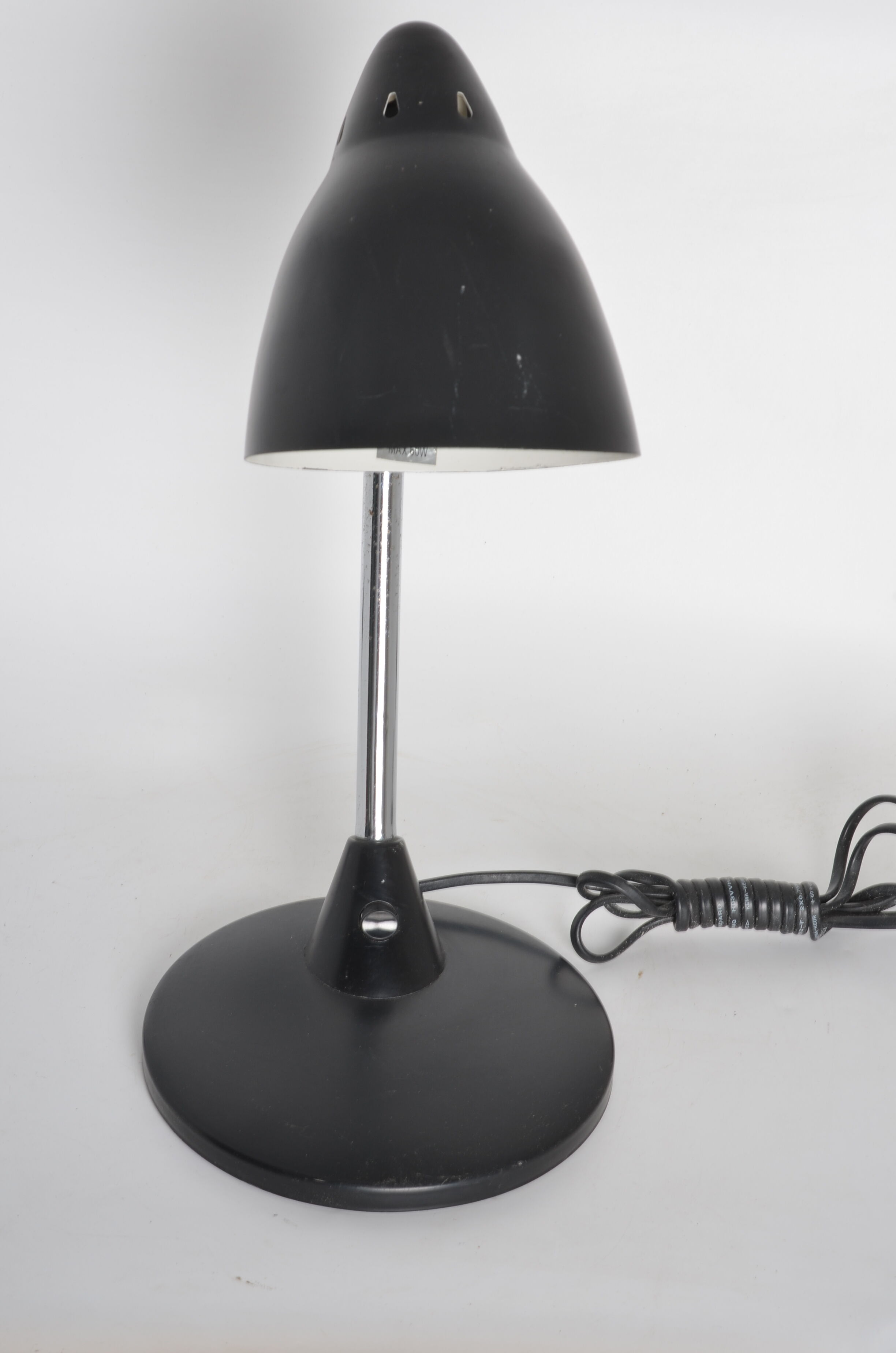 Articulated desk lamp