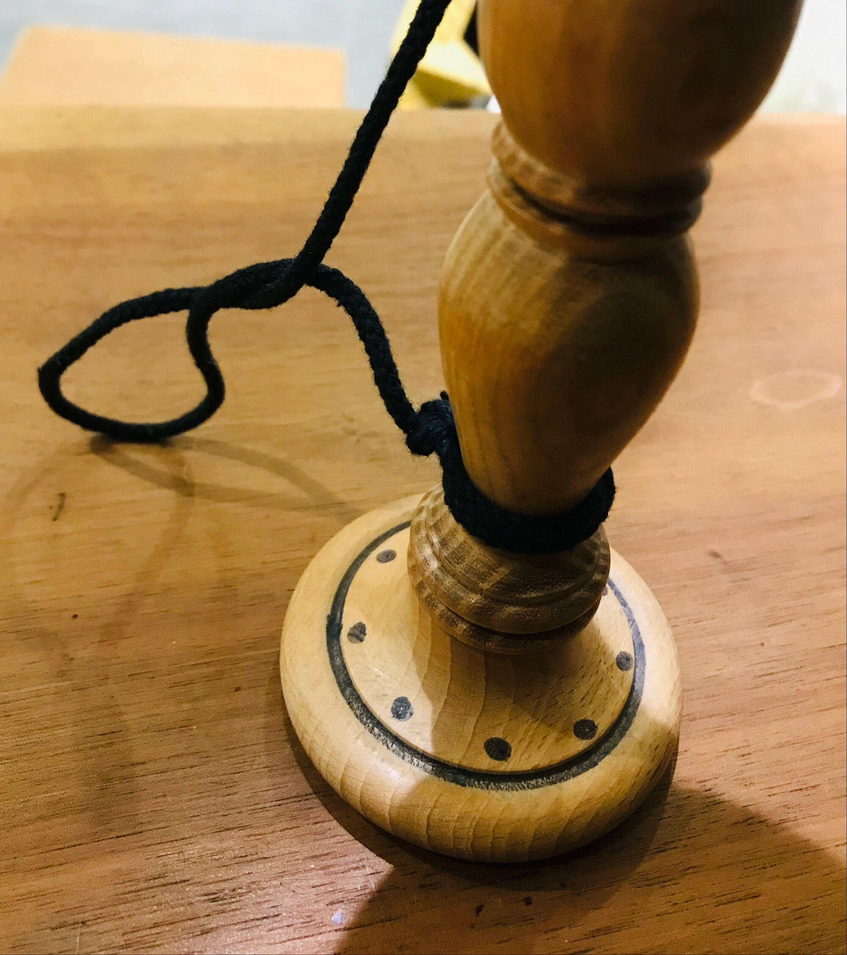 Bilboquet silhouette old woman