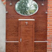Art deco entrance cloakroom