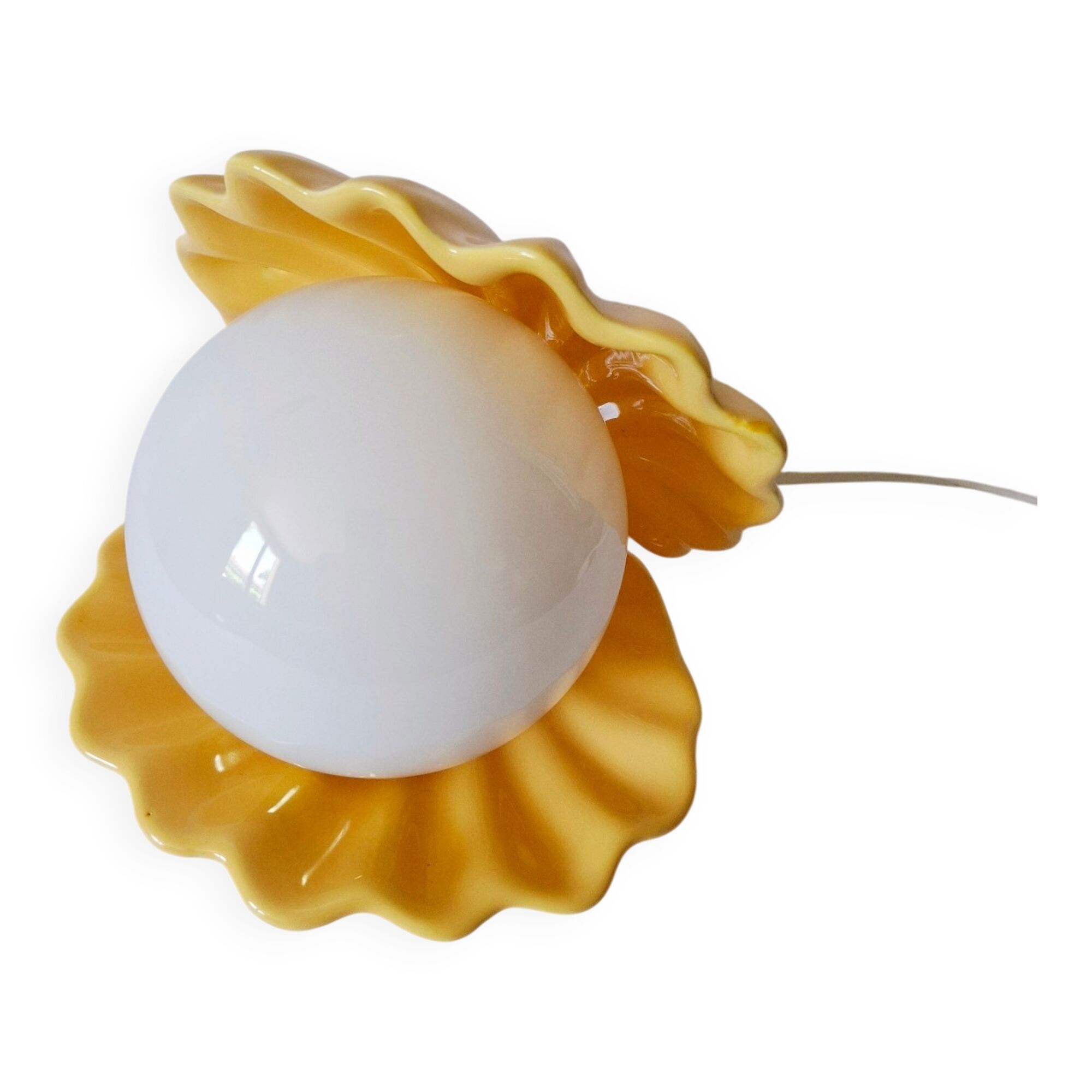 Vintage shell ceramic lamp