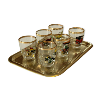 6 spirit glasses with oldtimer motifs on a metal tray, vintage from the 1950s, set of 7