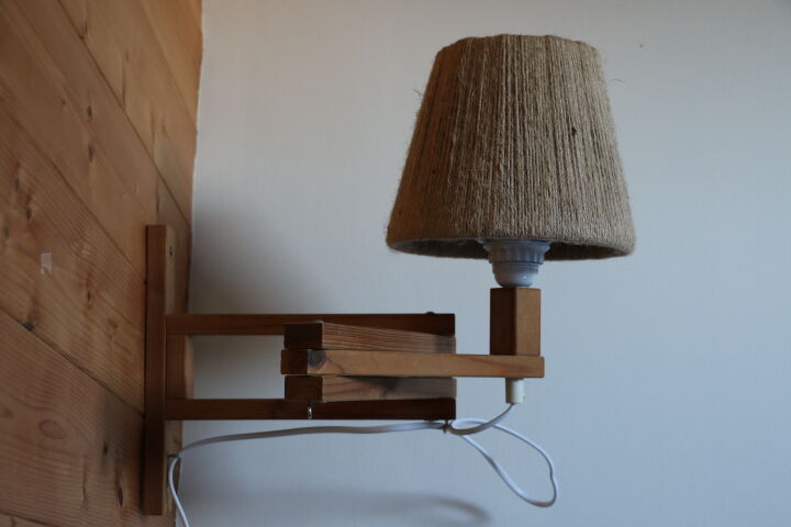 Wooden stem wall lamp
