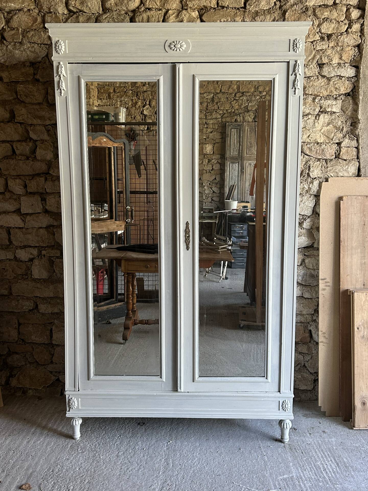 Armoire ancienne avec miroir