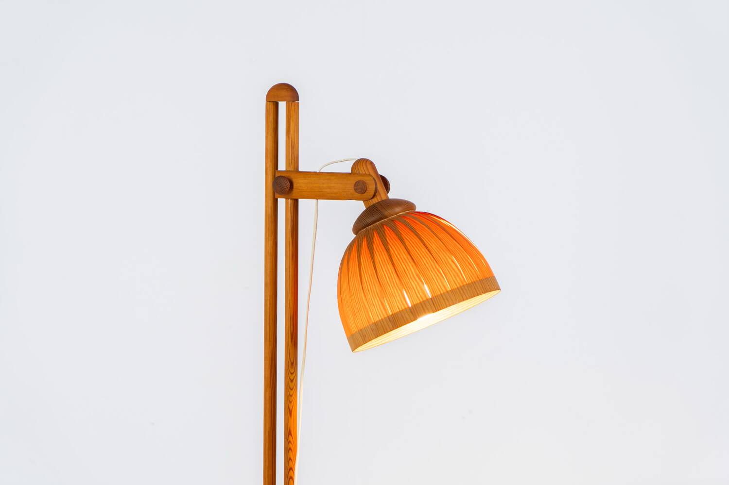 Lampadaire sculptural en pin par Hans-Agne Jakobsson pour Ellysett Markaryd (Sw
