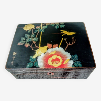 Lacquered wooden box decorated with flowers and birds. China, Japan?