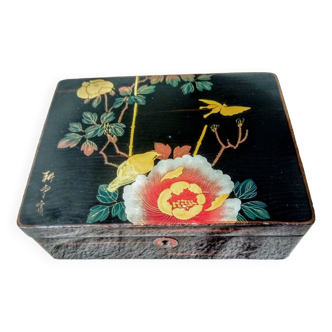 Lacquered wooden box decorated with flowers and birds. China, Japan?