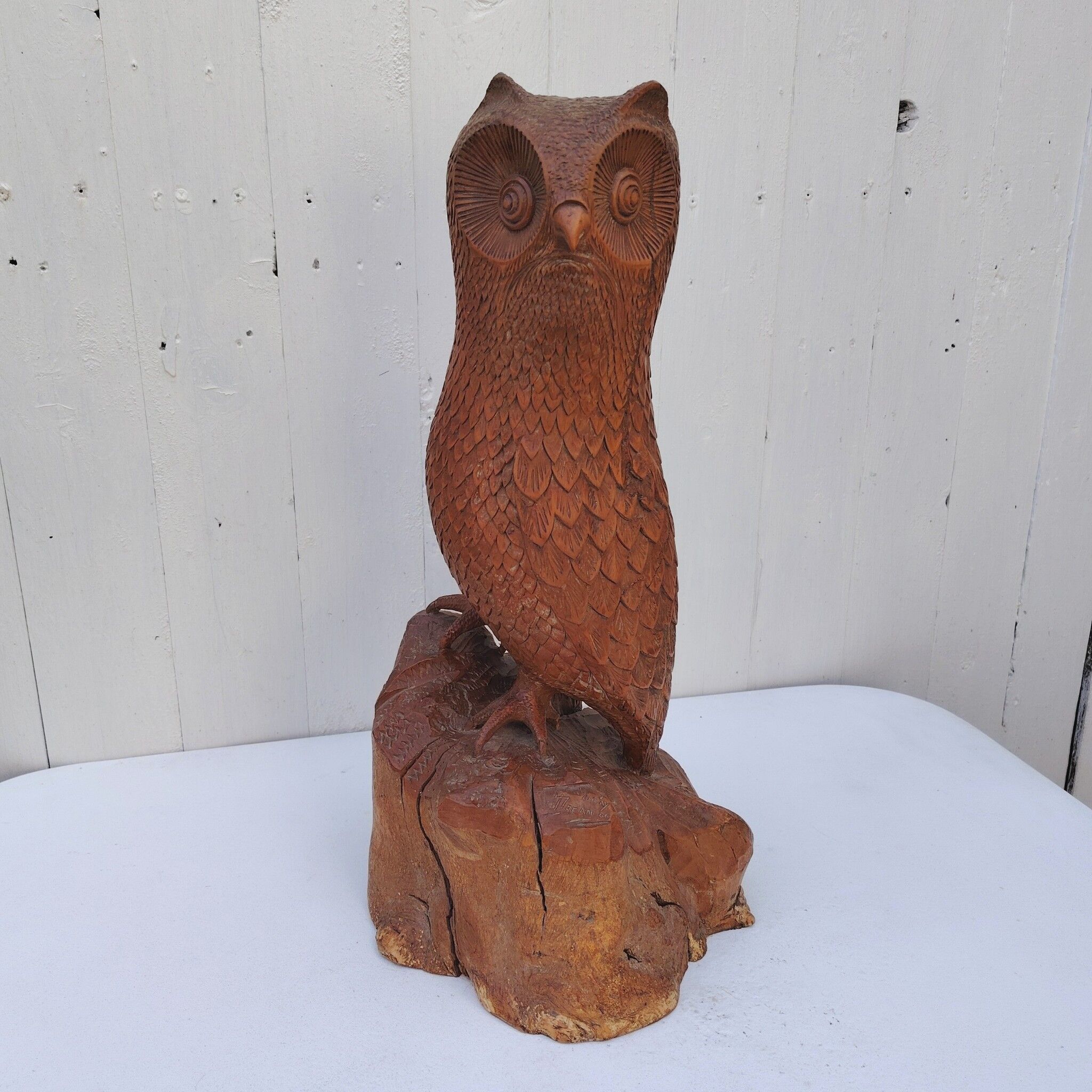 Large wooden owl, sculpture by Alain Dréan, Auray