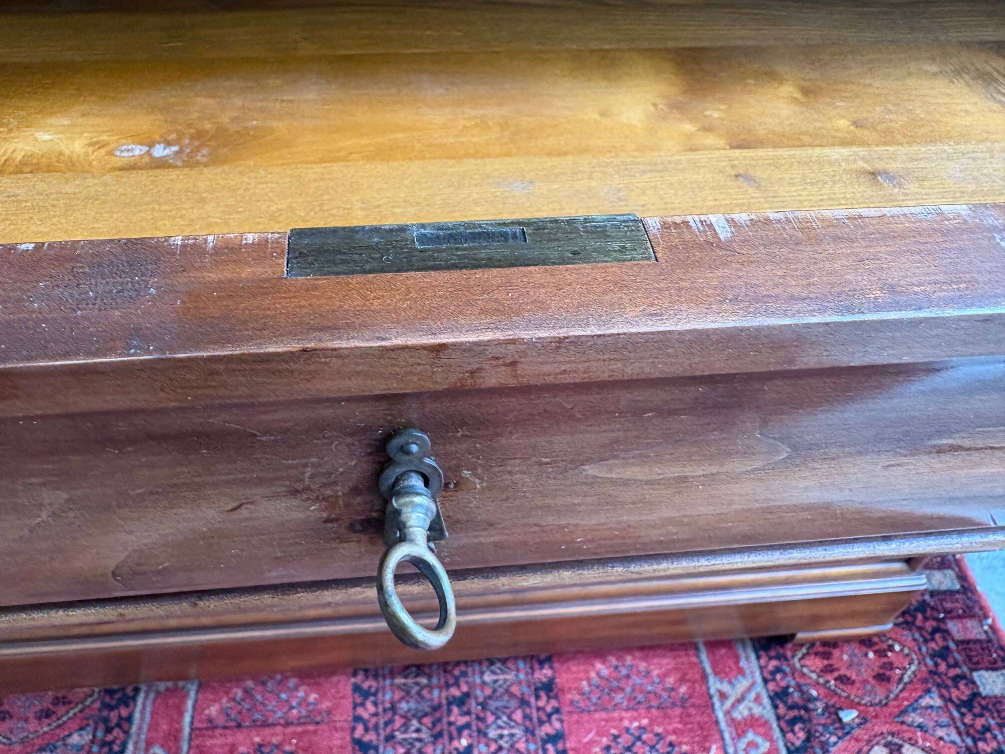 Commode style Louis-Philippe en bois massif