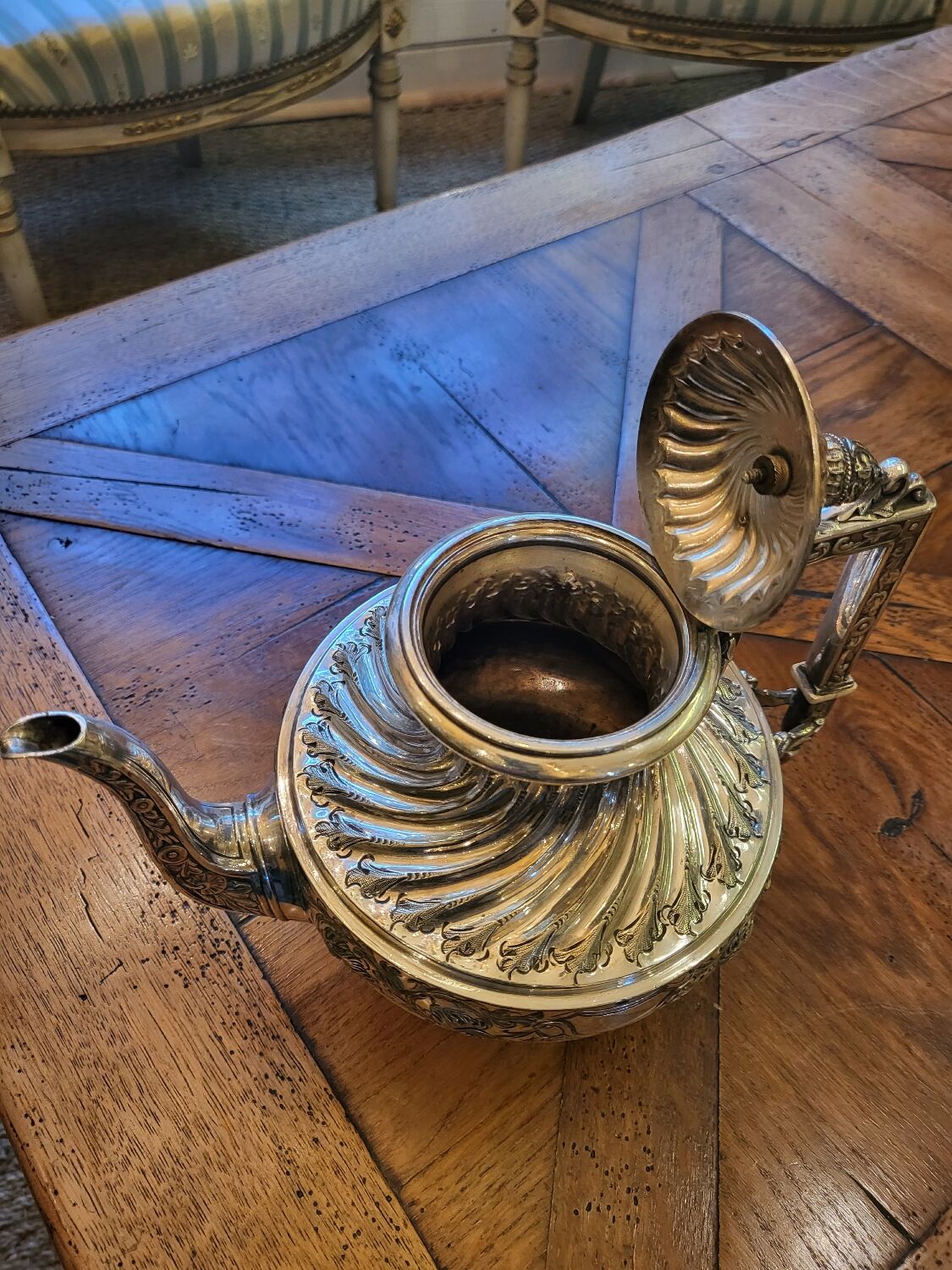Teapot and its sugar bowl