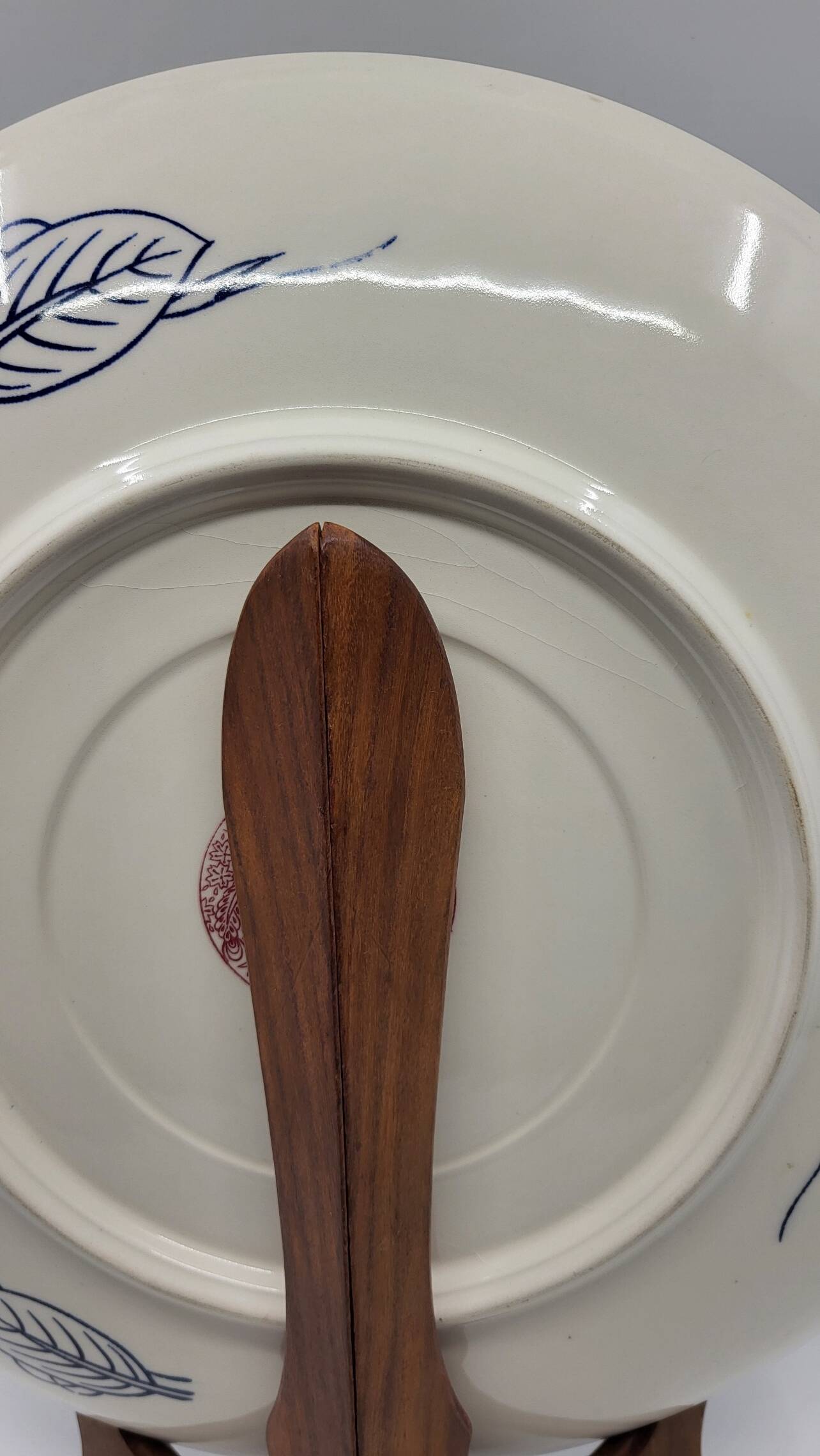 Large Chinese dish signed in Imari porcelain decorated with peacocks and flowers 1970 Vintage