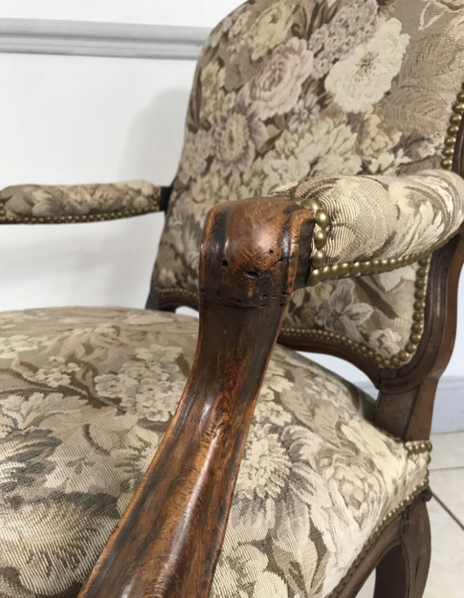 Louis XV vintage cabriolet armchair "à la Reine", 18th century