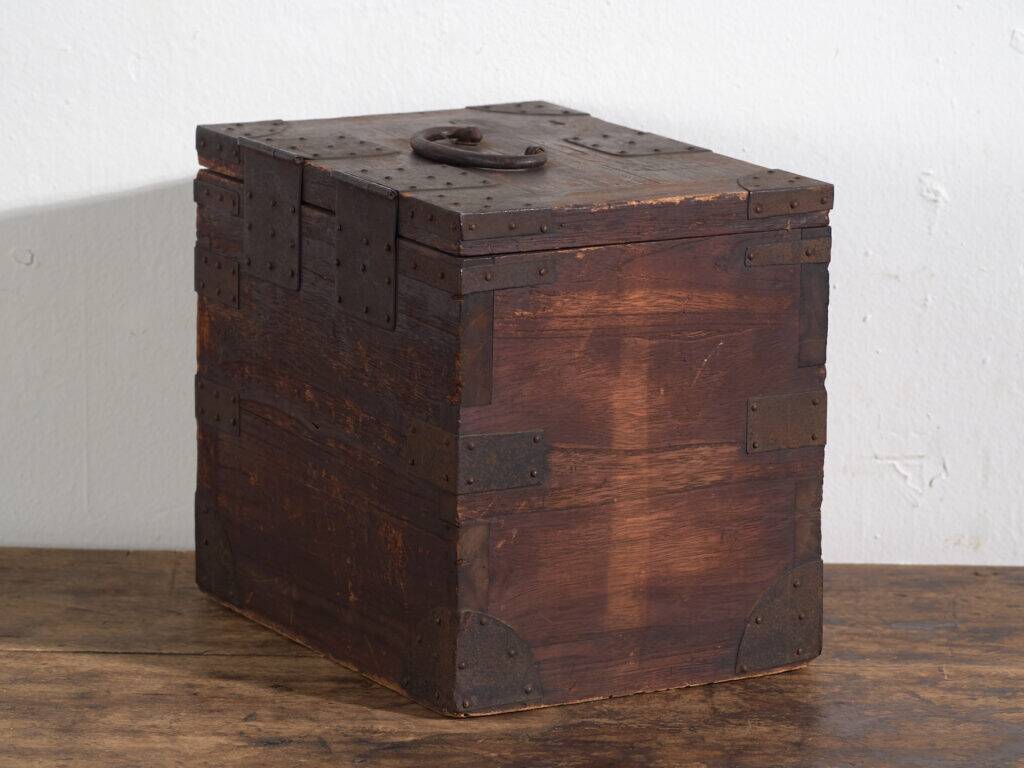 Japanese ko-dansu with hinged lid and paulownia wood drawers, Meiji–Taishō period, circa 1868–1926.