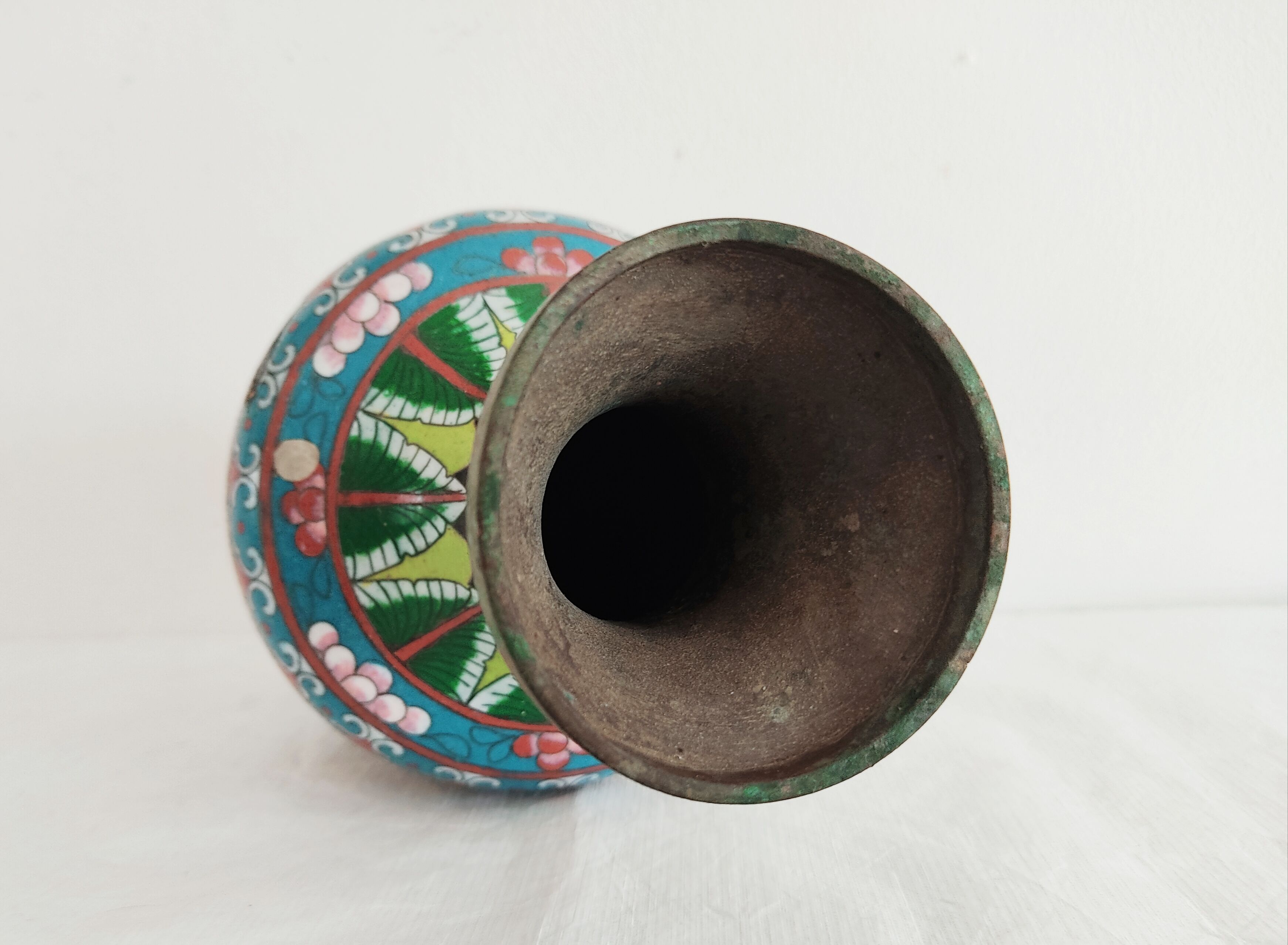 Chinese partitioned enamel vase decor dragons