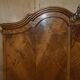 Armoire triple en placage de noyer Waring & Gillow