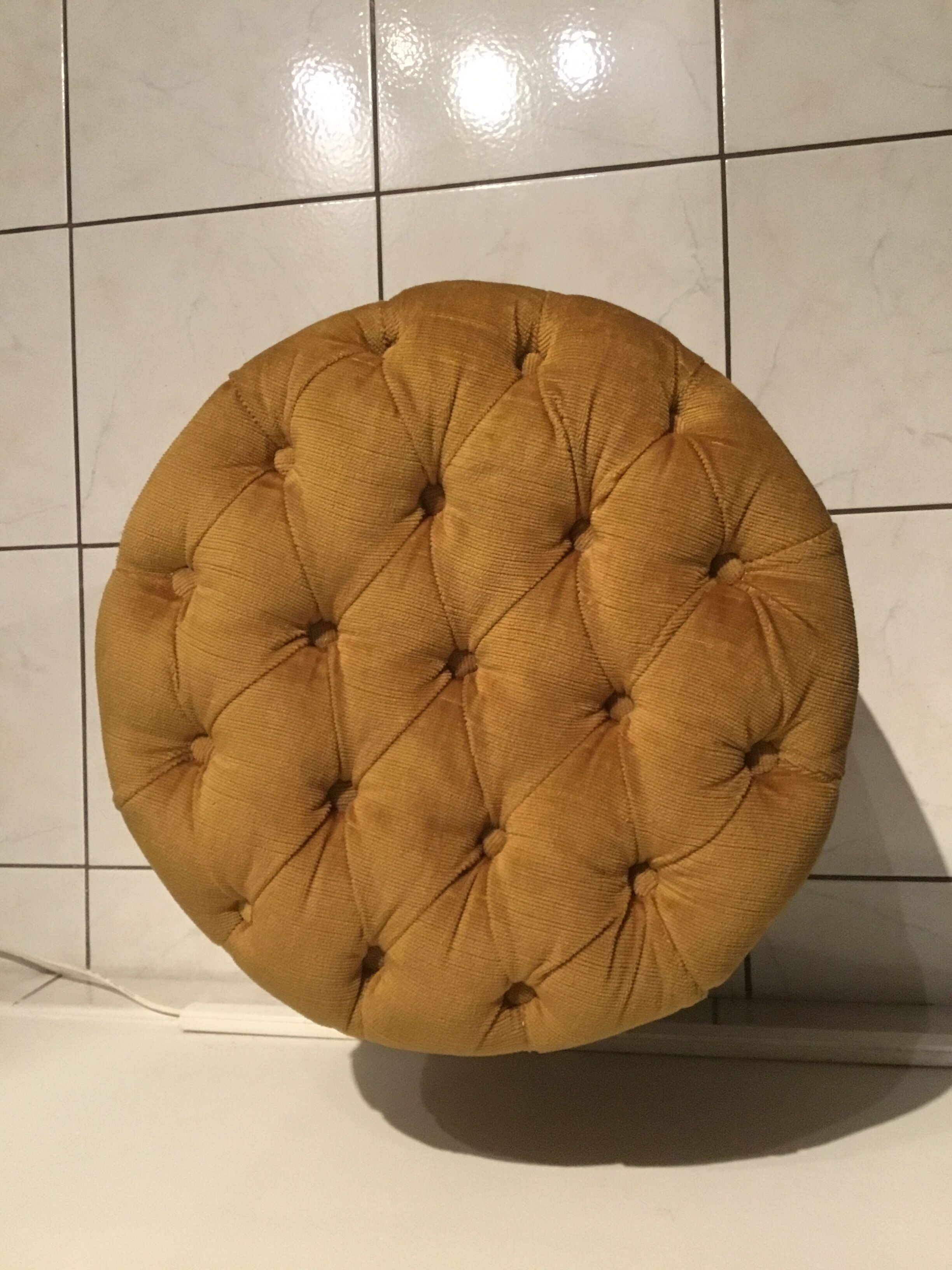 Fauteuil crapaud et son pouf