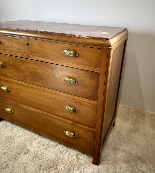 Commode Art Déco en bois, marbre rouge et poignées en laiton