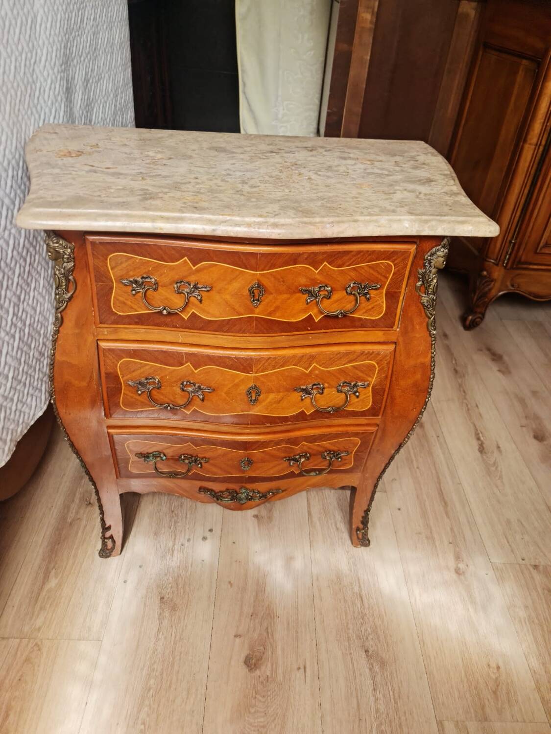 Commode Louis XV bois massif avec plateau en marbre