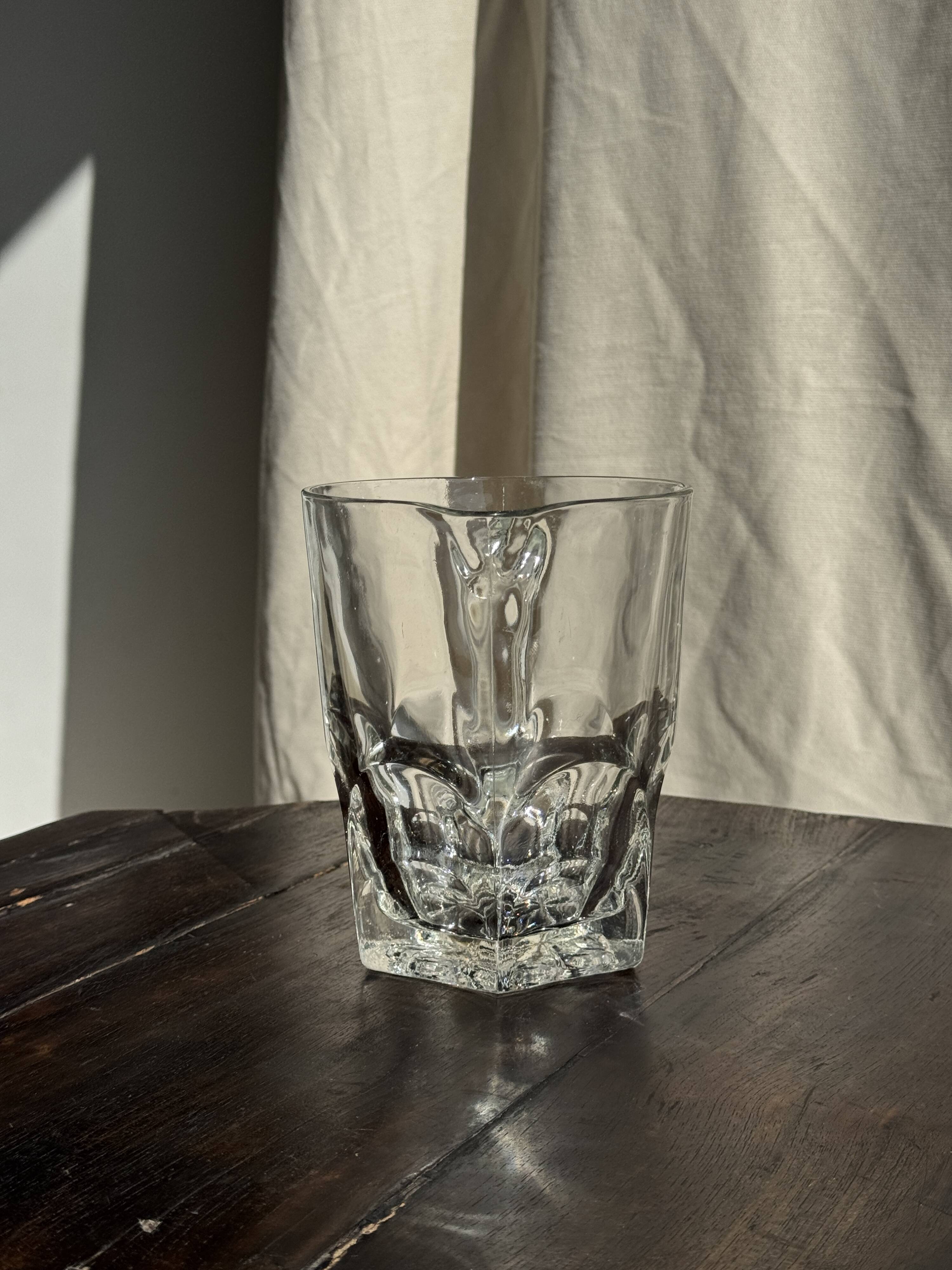 Large glass water jug with handle, hexagonal base, H15 D20.