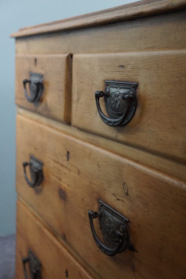 Commode anglaise ancienne en pin