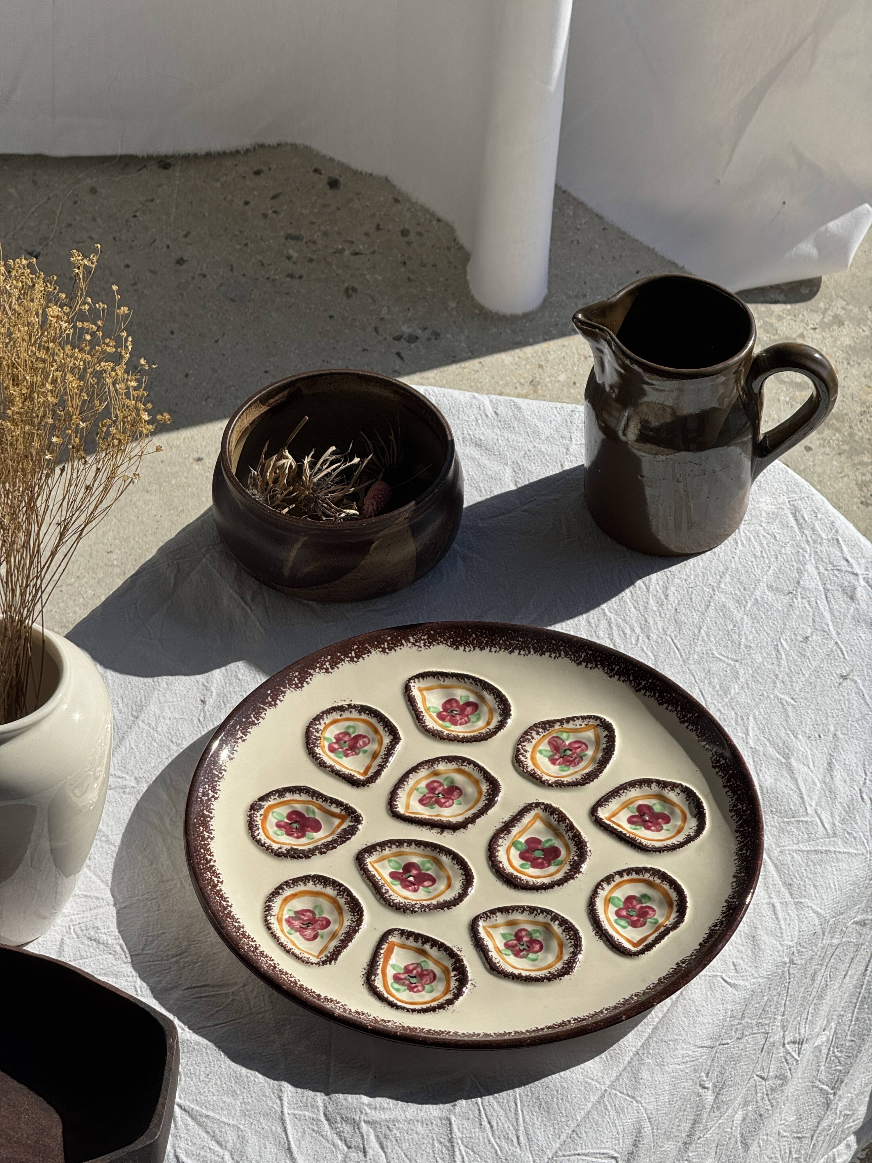 Large circular platter with compartments for shellfish, molluscs, and oysters.