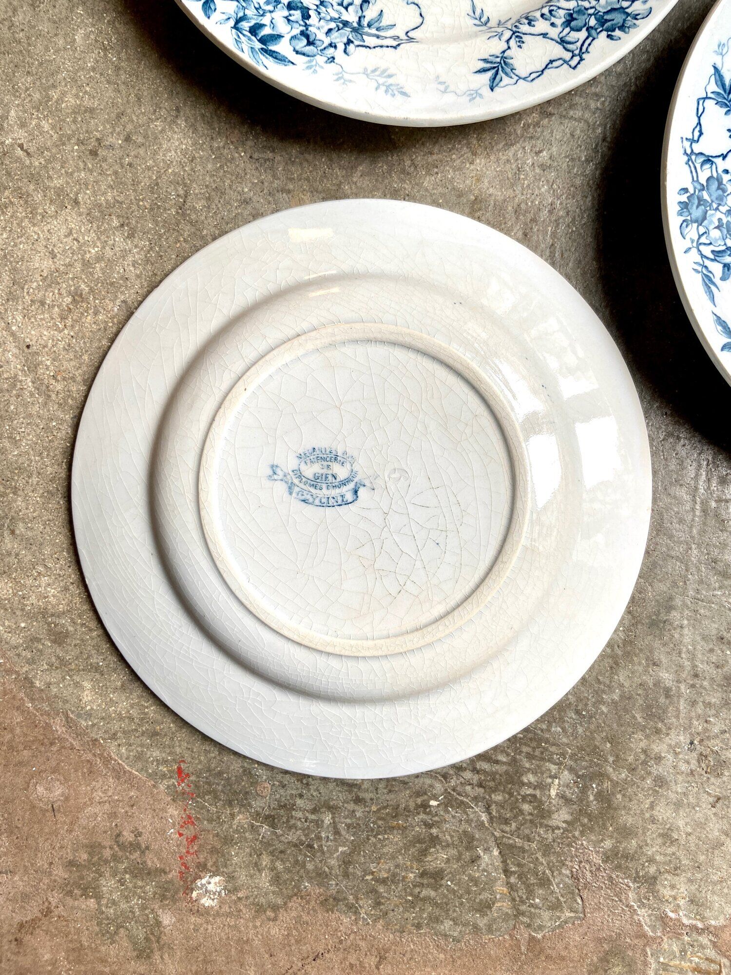 3 Gien dessert plates in iron earth, "Glycine" service around 1975