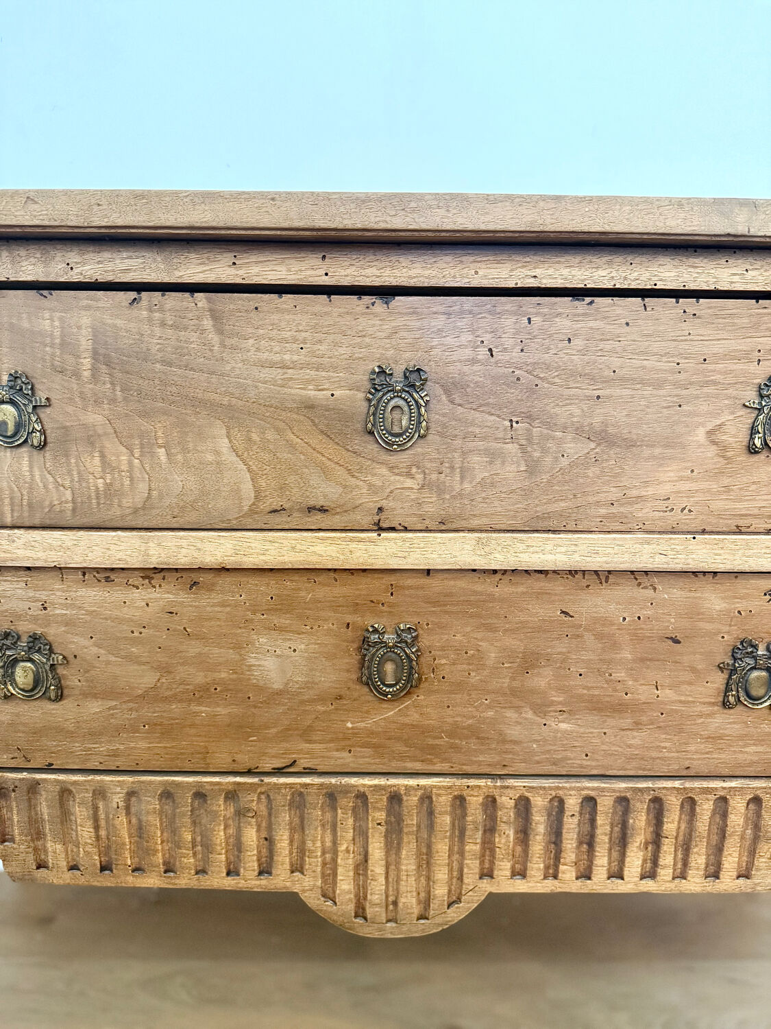 Commode sauteuse ancienne