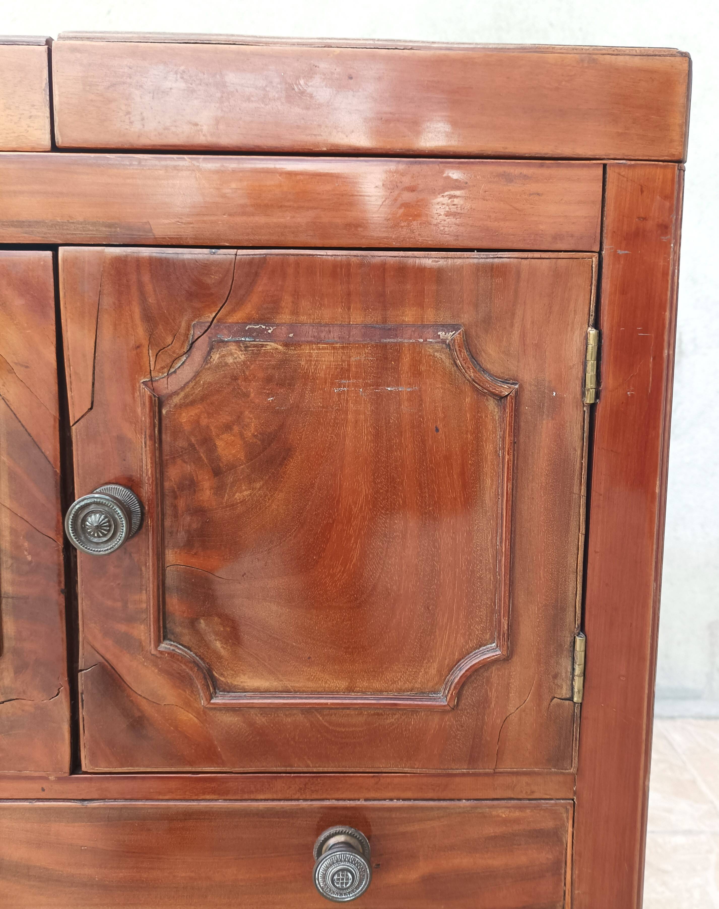Meuble de barbier ou bar anglais en acajou