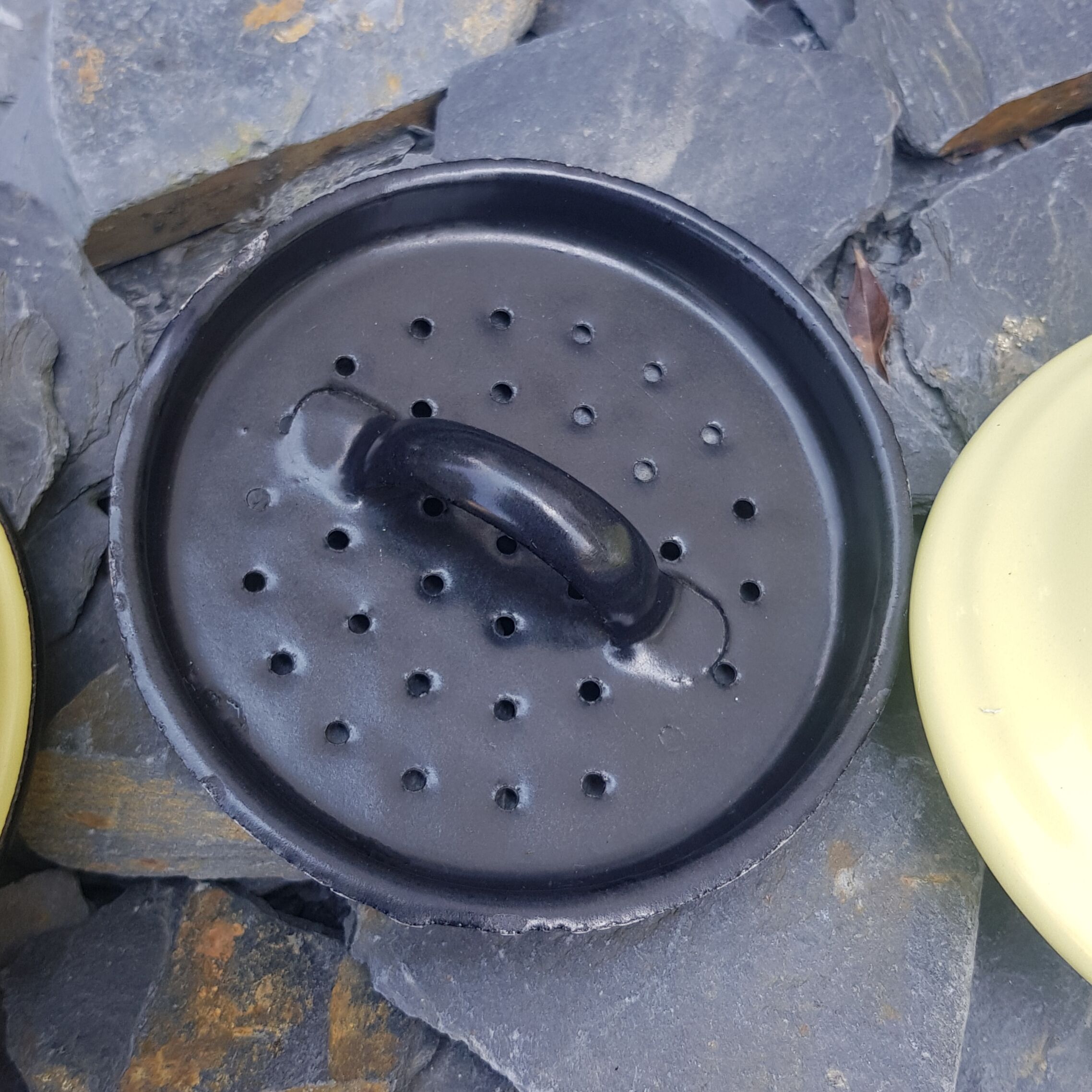 Cafetière en tôle émaillée jaune