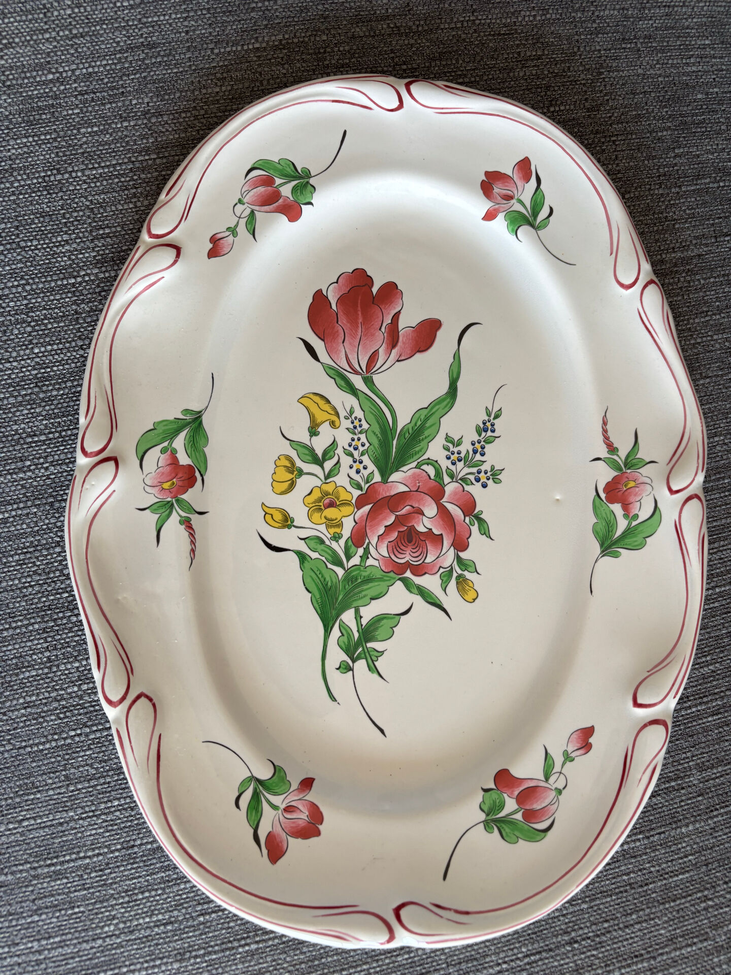 Oval porcelain plate