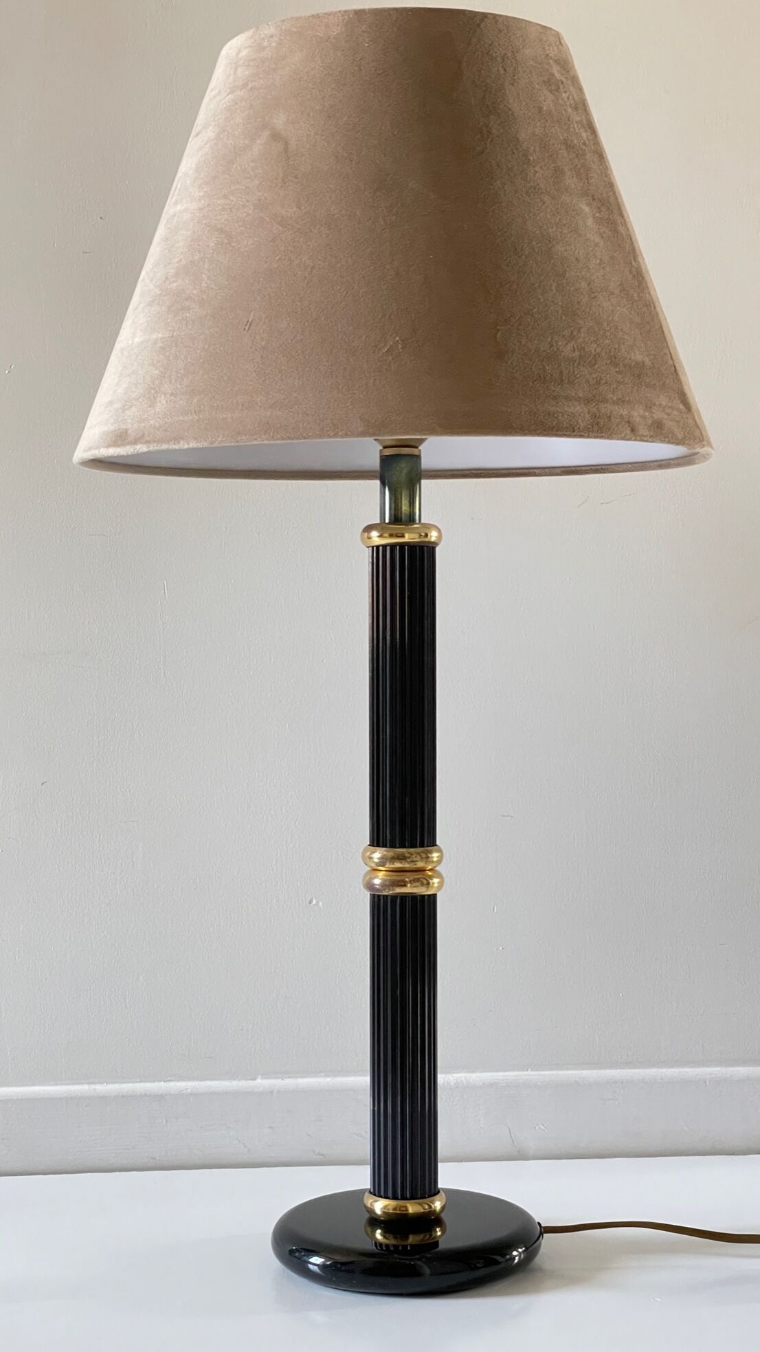 Lampe Le dauphin laiton et velours