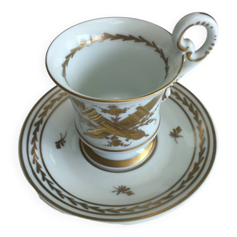 Tasse et soucoupe en porcelaine