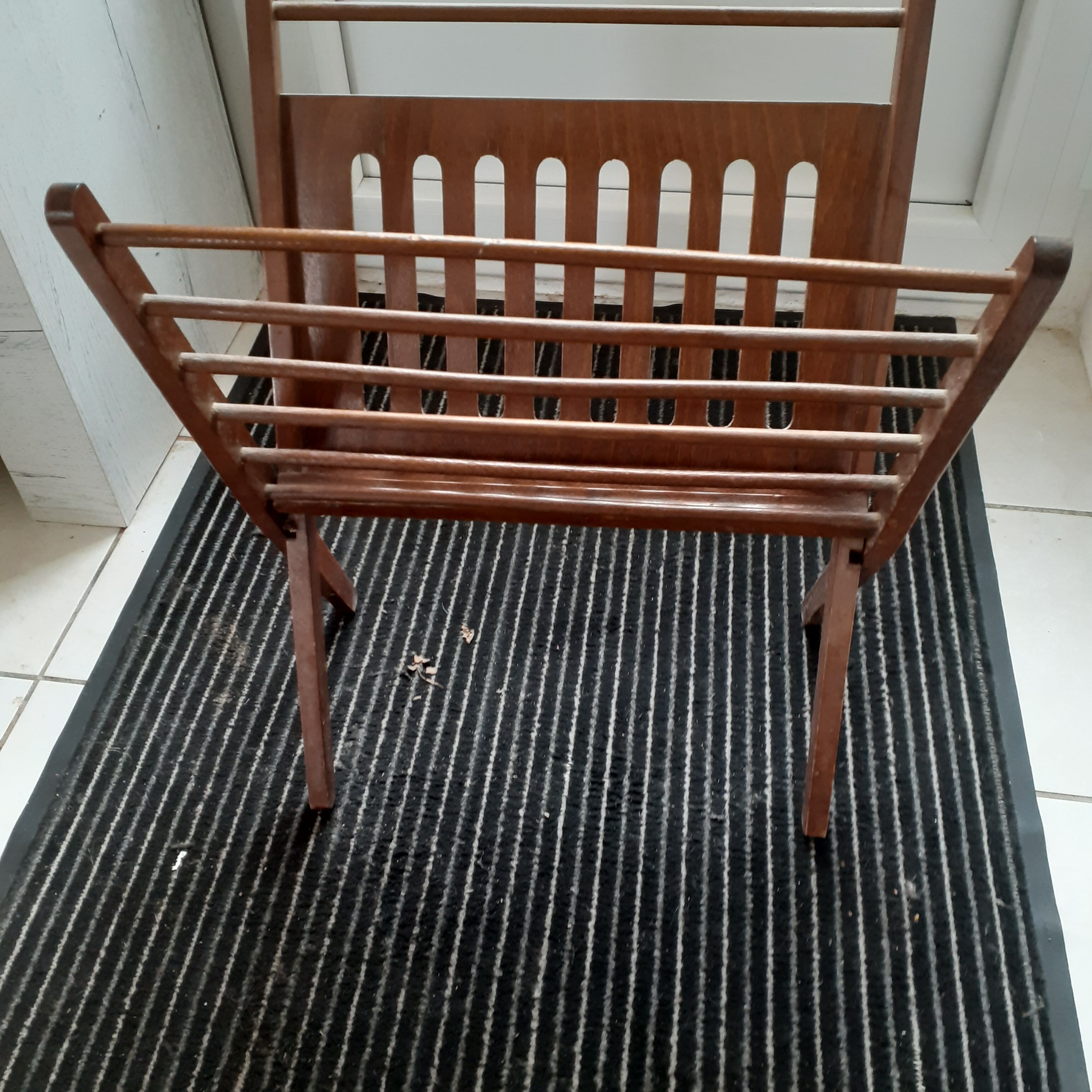 Scandinavian style magazine holder foldable