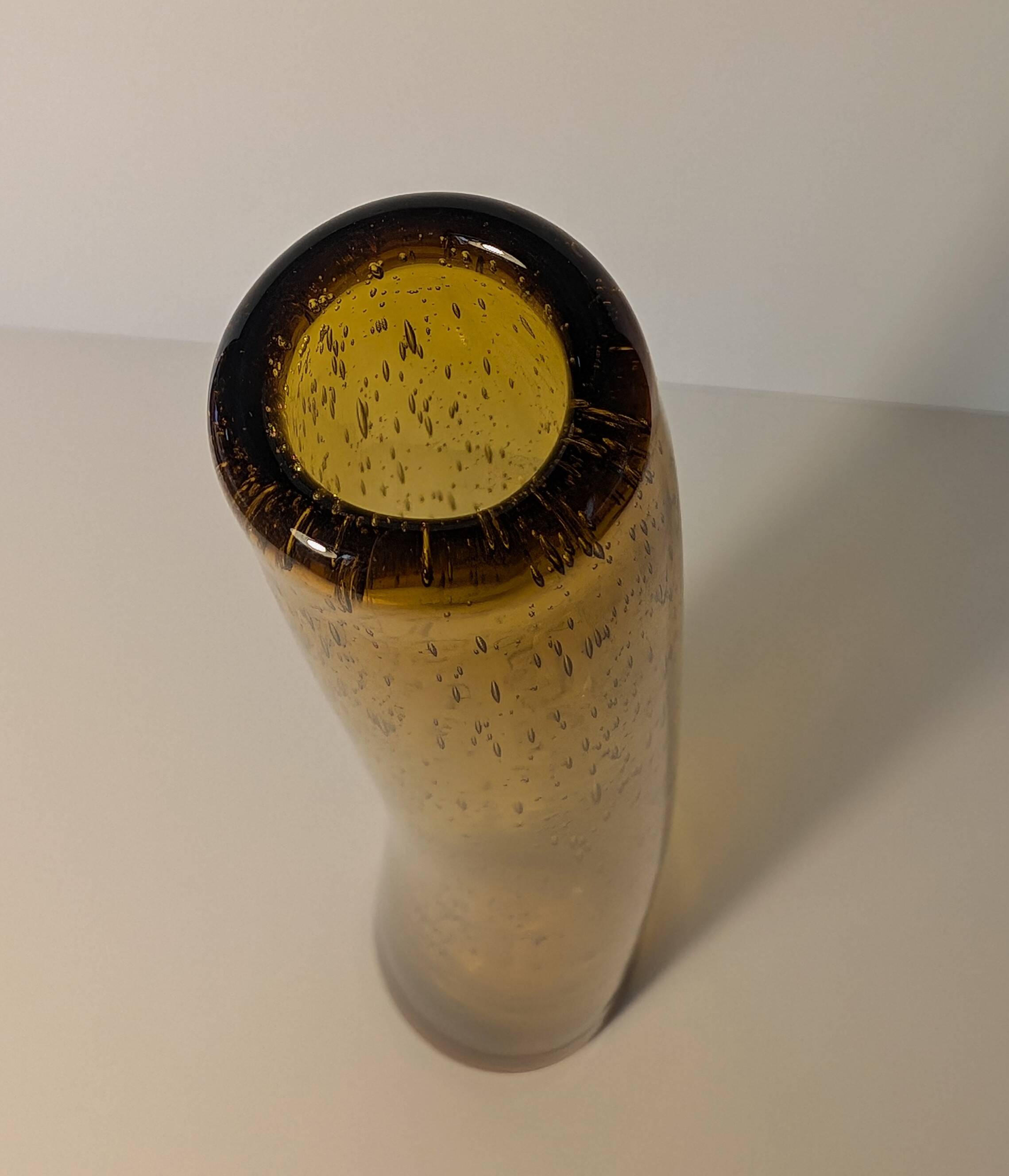 Curved bubble vase