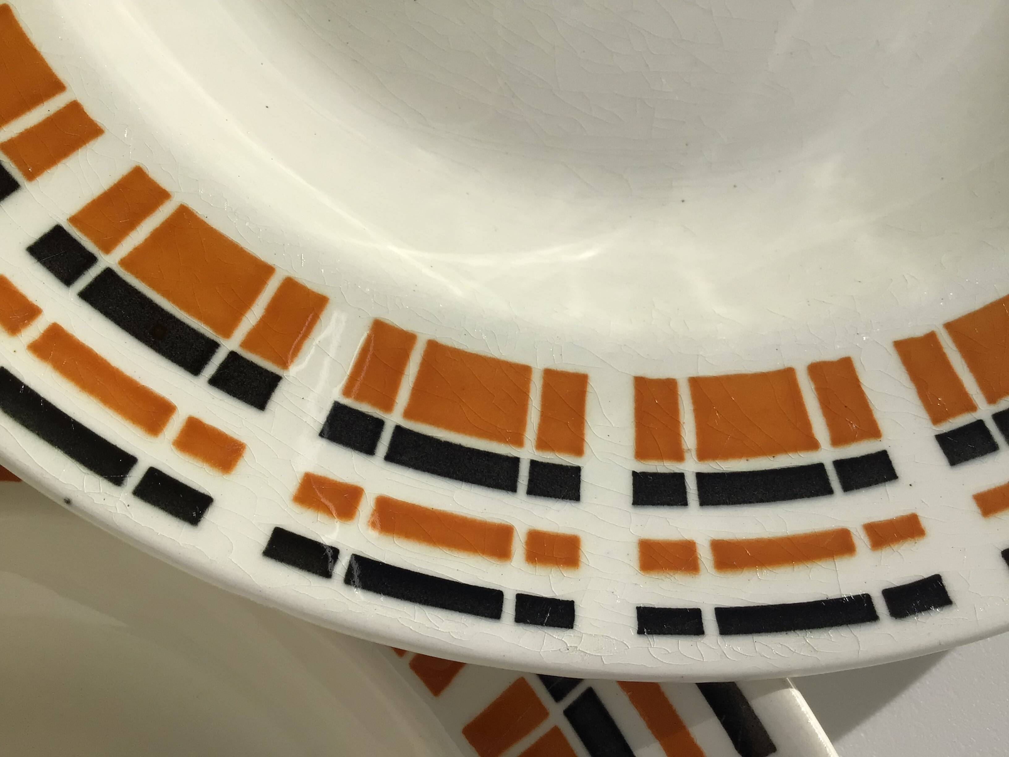 5 Badonviller red and black Scottish soup plates