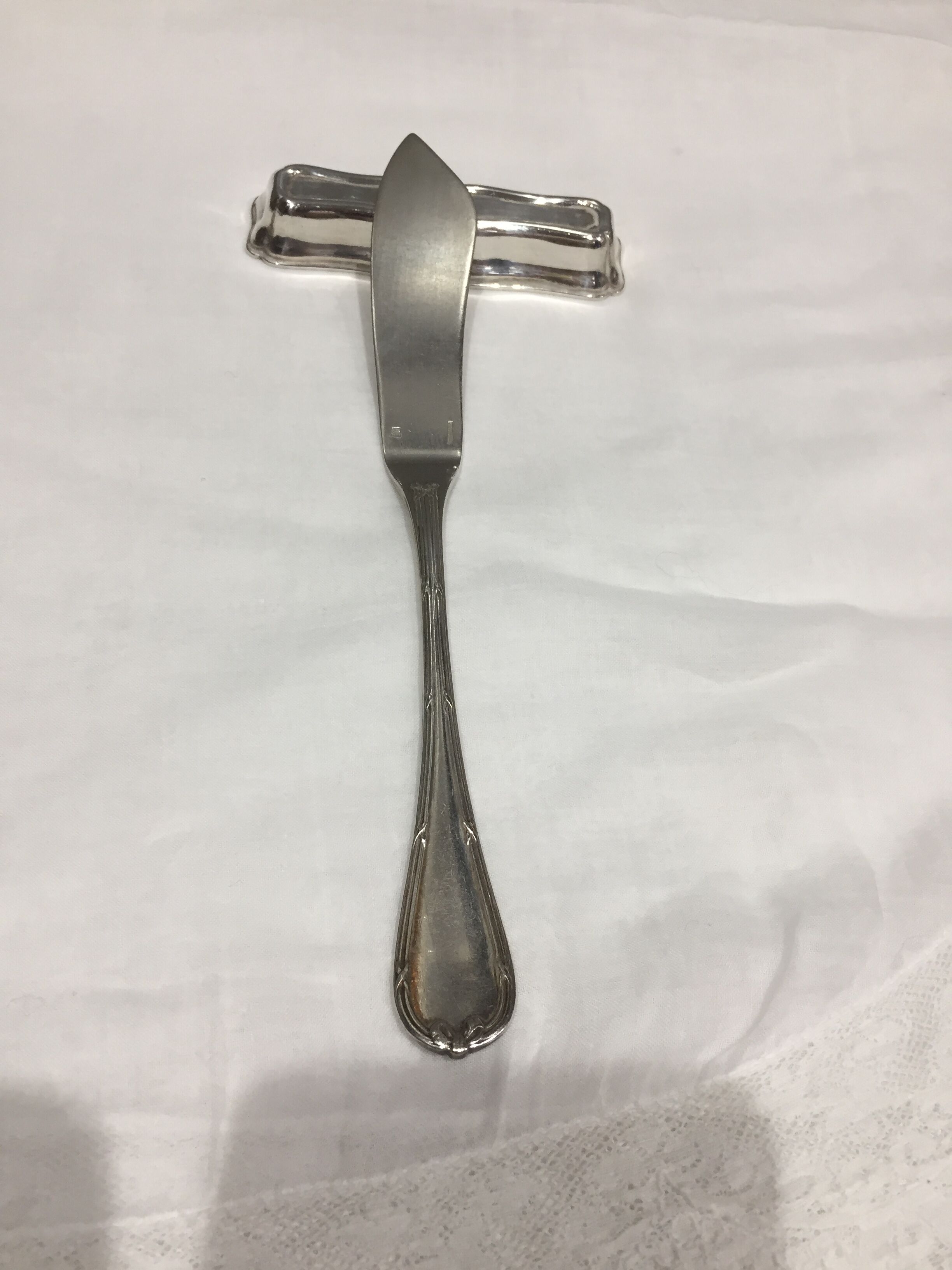 Lot of 12 silver metal knive holders