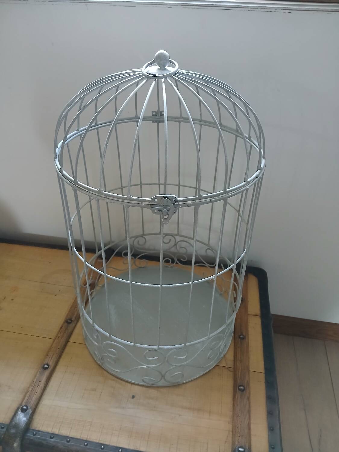 Decorative birdcage