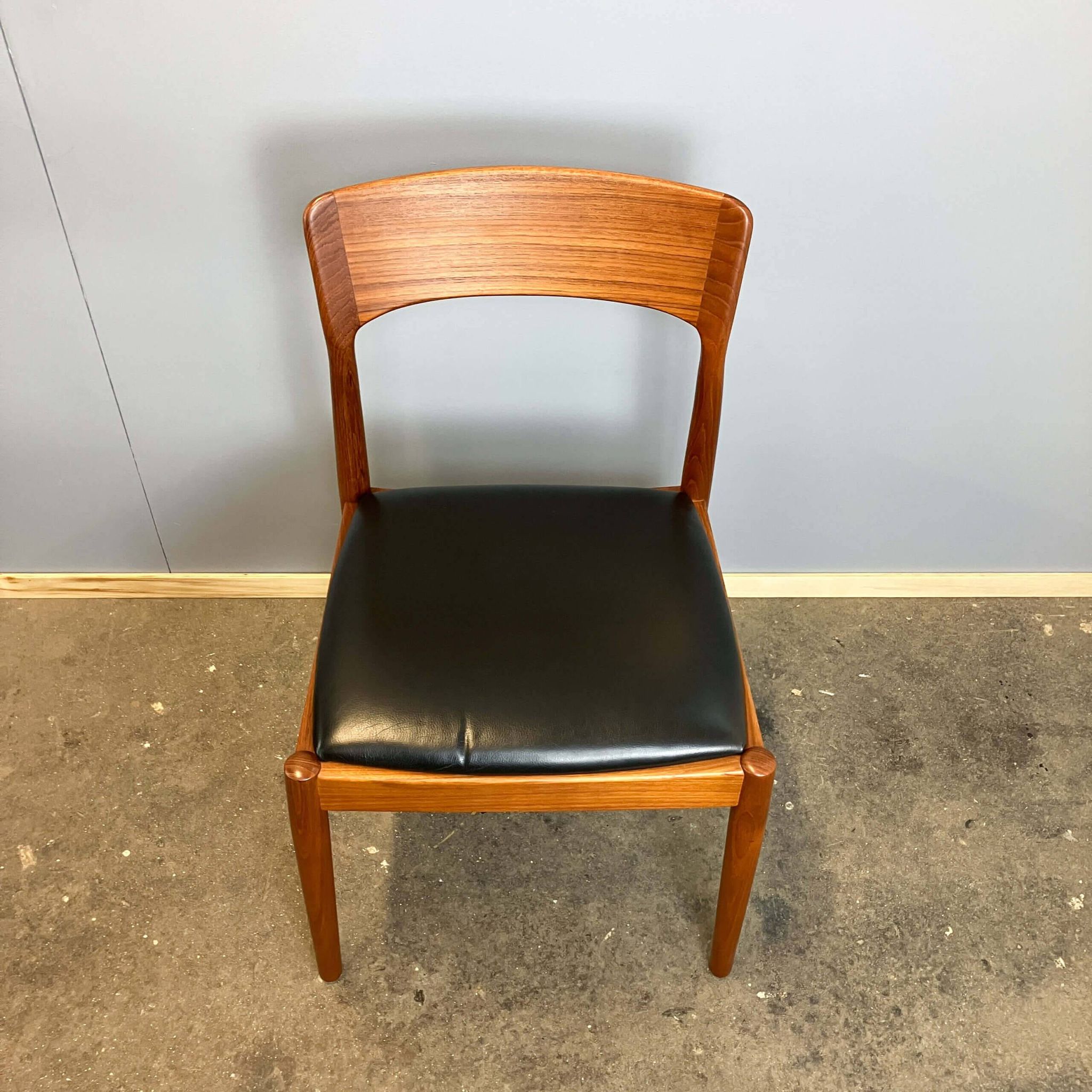 Set of 6 dining chairs by Henning Kjaernulf for Korup Stolefabrik, teak and leather, 1960s.