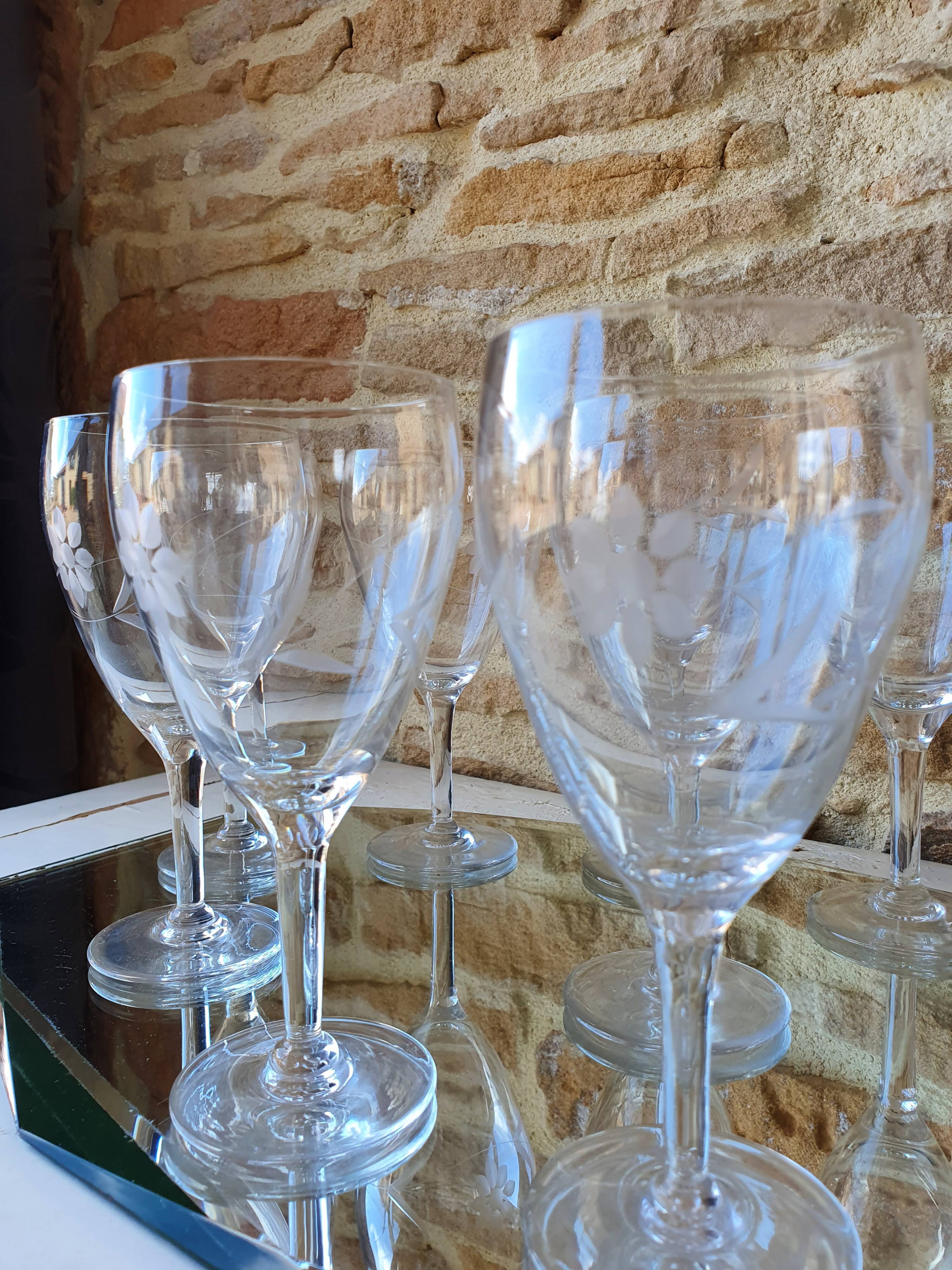 Lot of 11 crystal wine glasses