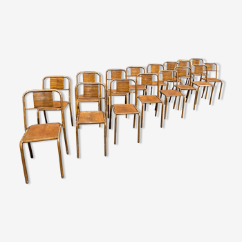 Lot de seize chaises industrielles en métal des années 1960